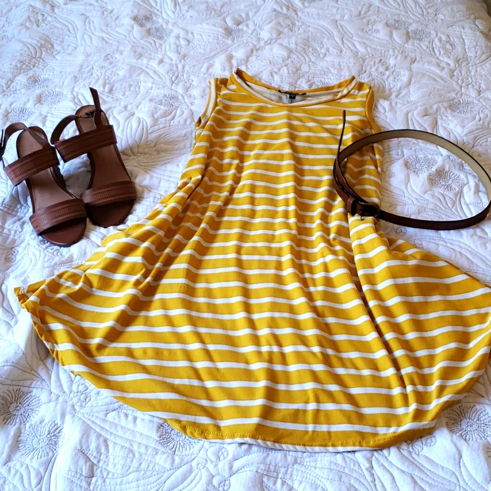 Super cute Dress (it has pockets !)